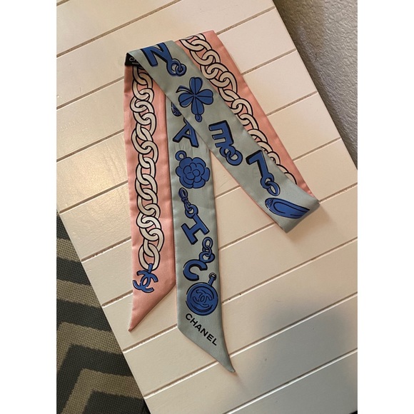 🔴SOLD🔴Authentic Chanel Bandeau Scarf Twilly - Picture 3 of 7